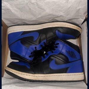 Jordan Men's Black and Blue High-Top Sneakers